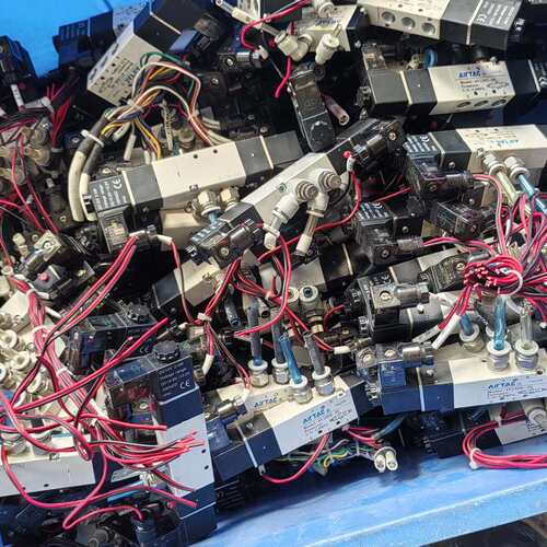 亚德客电磁阀4V130E-06拆机成色漂亮，有200个左右，--议价商品