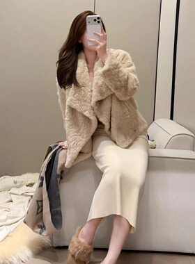 千金感软软仿小胡羊环保皮草*矜贵皮毛一体大翻领保暖加厚外套冬