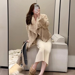 千金感软软仿小胡羊环保皮草*矜贵皮毛一体大翻领保暖加厚外套冬