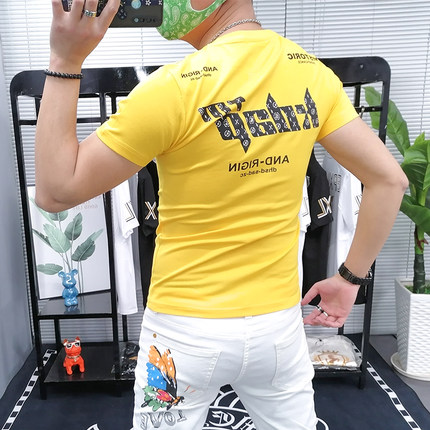 今年流行的爆款短袖T恤男士痞帅修身时尚背后印花半截袖夏季薄款t