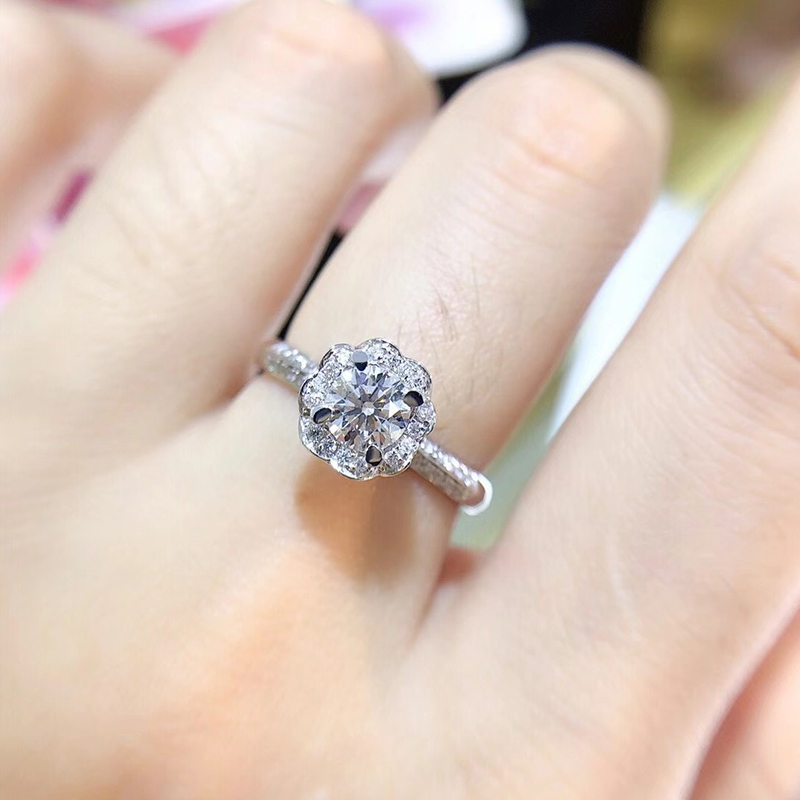 手捧花群镶3050分1克拉天然钻石