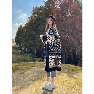 2025秋冬新款慵懒黑色几何过膝毛衣开衫女加厚宽松中长款针织外套
