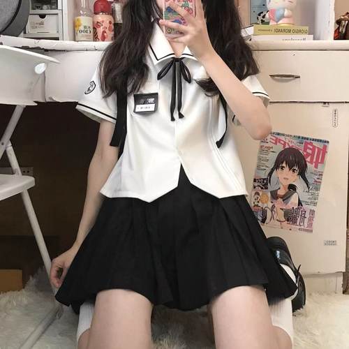 栗子猪宽松校园短袖TR风琴褶