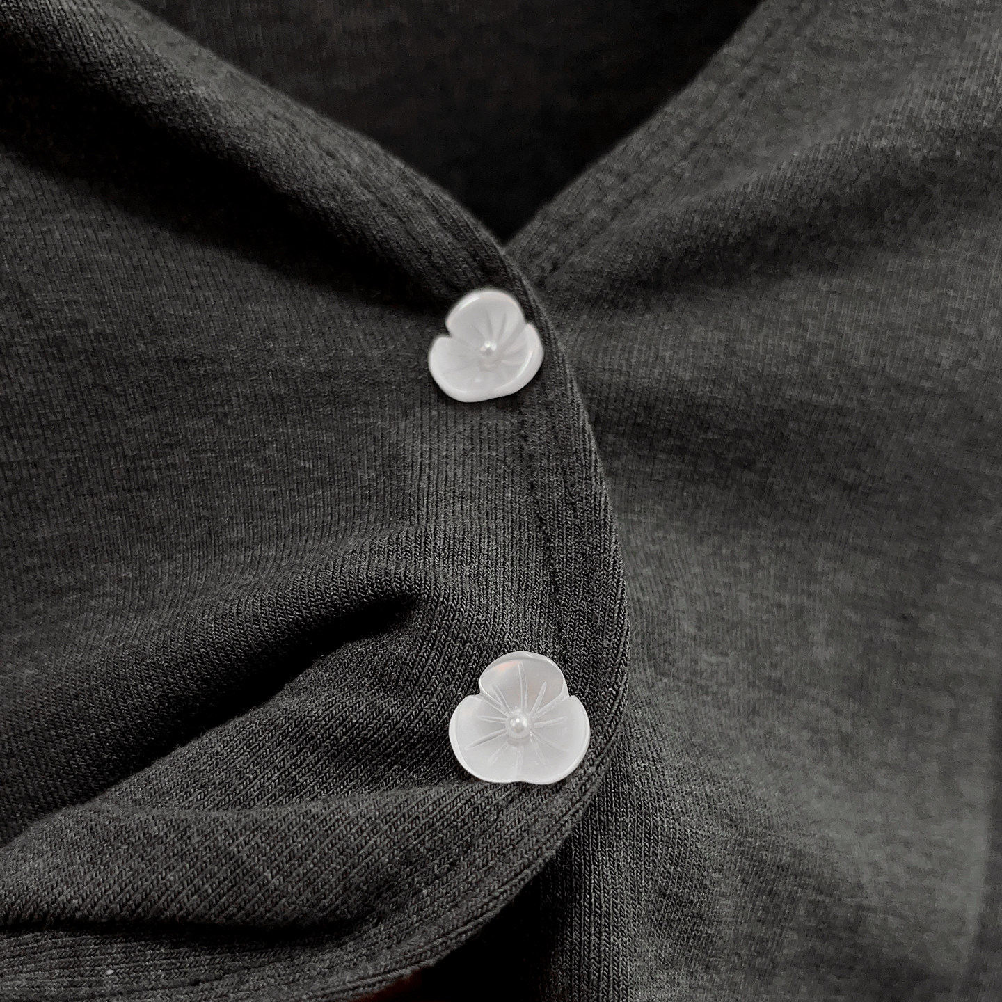 天然贝壳小花朵领口防走光别针配饰针织开衫暗扣胸针女士衬衣领针