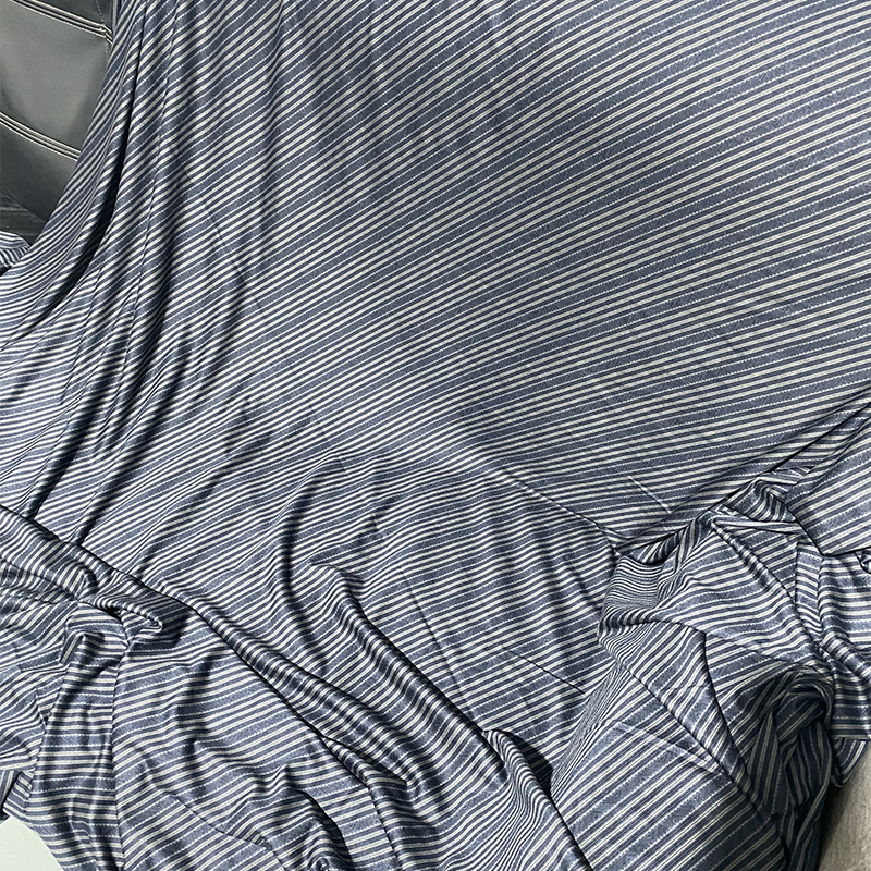 80%桑蚕丝20%羊绒毛毯丝羊绒空调毯沙发毯盖毯毛毯飞机毯户外