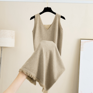 羊毛V领针织吊带背心连衣裙女秋冬新款 孕妇宽松马夹内搭长裙 大码