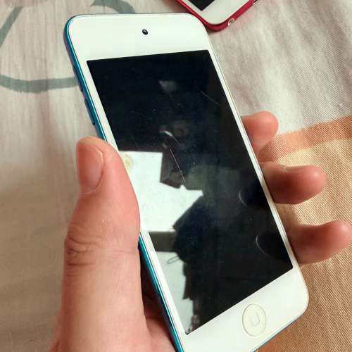 iPod touch 5代，16GB内存，蓝色，机器还不[议]
