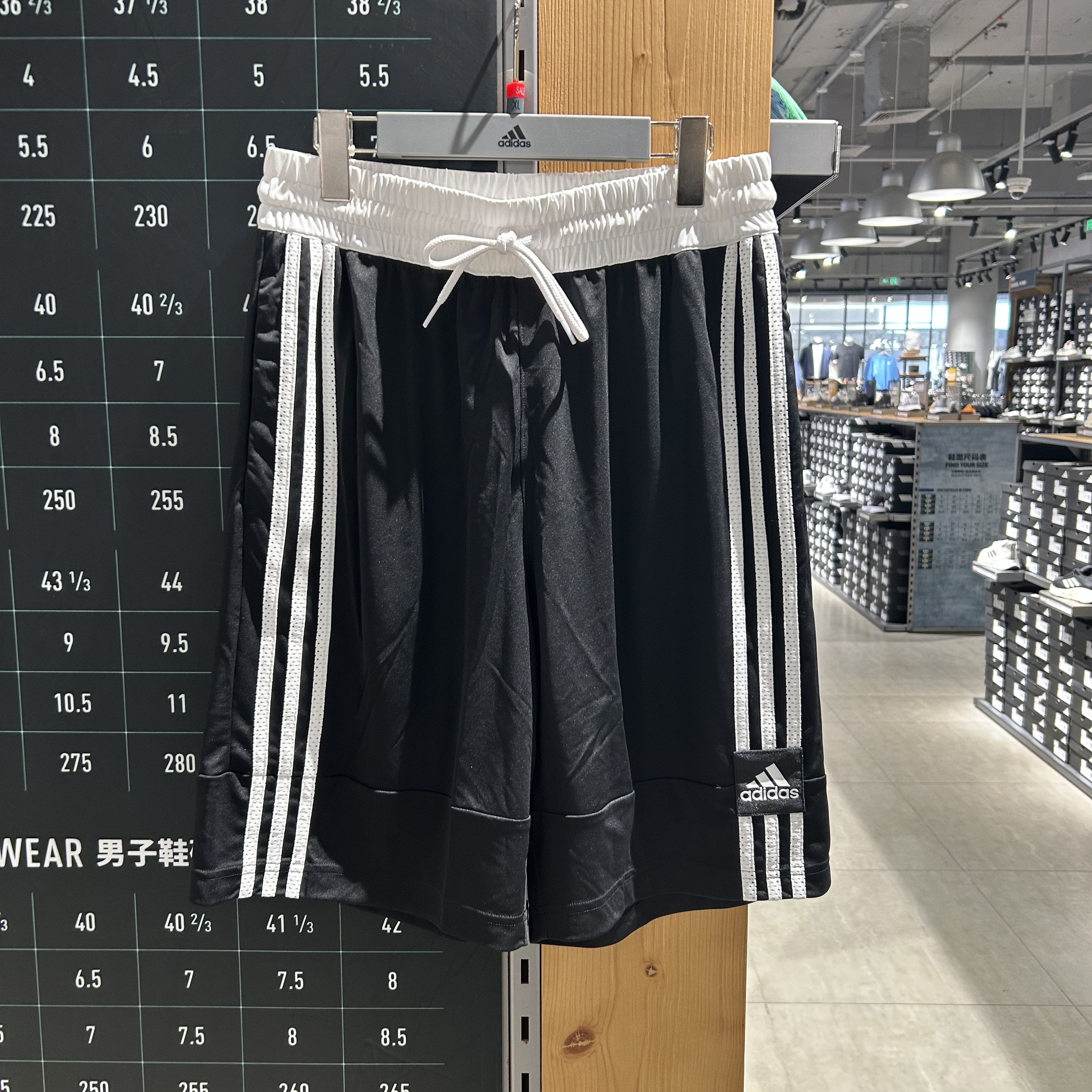 Adidas/阿迪达斯男子新款松紧篮球宽松跑步休闲运动短裤FT5879
