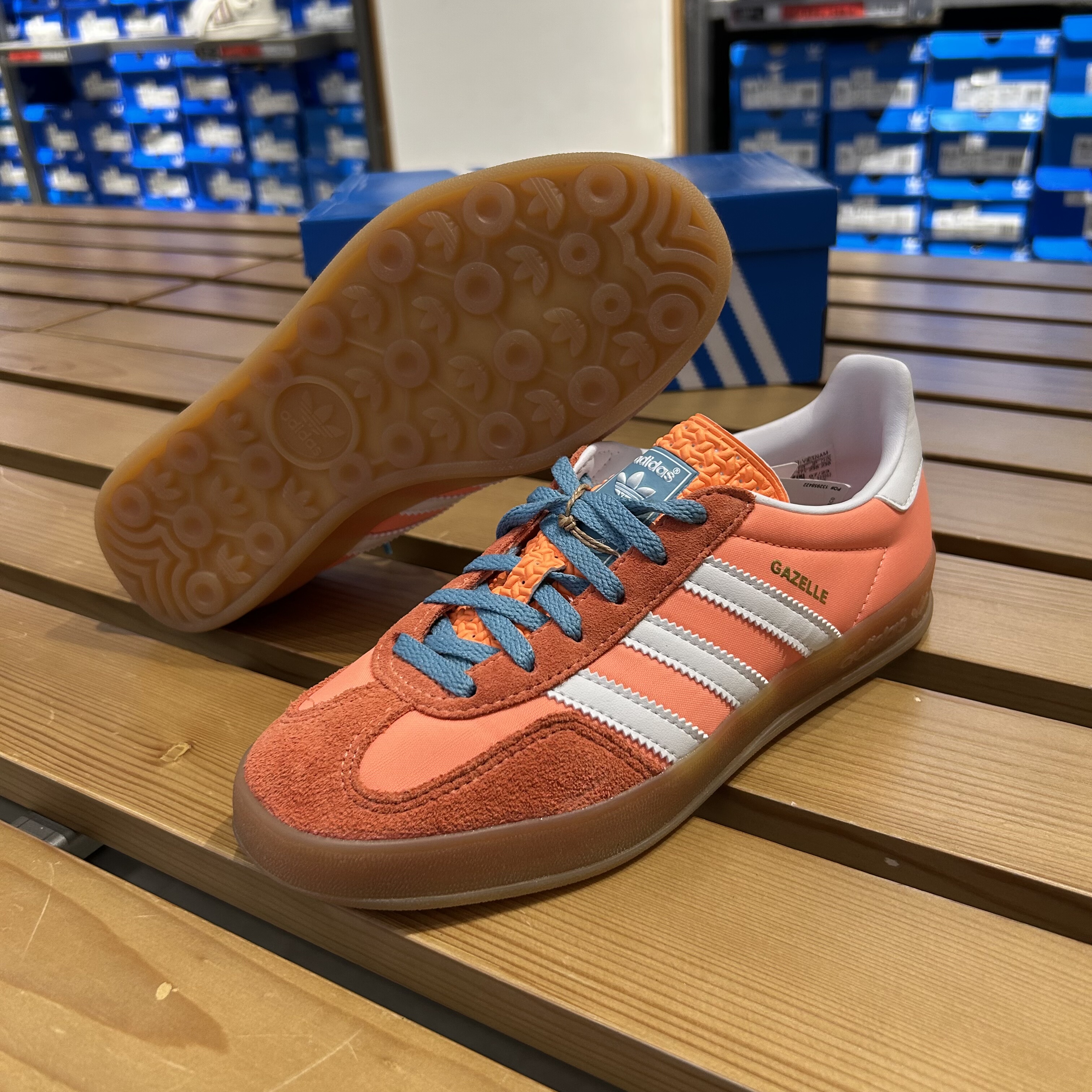 Adidas/三叶草 女子运动GAZELL经典休闲鞋防滑低帮板鞋HQ9016