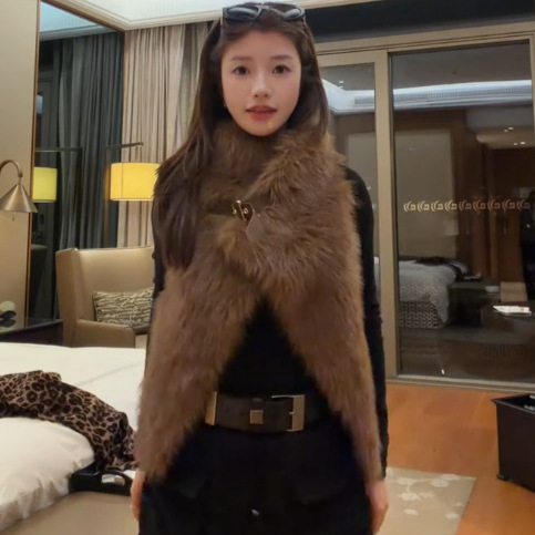 保暖一片式剪裁环保皮草马甲女