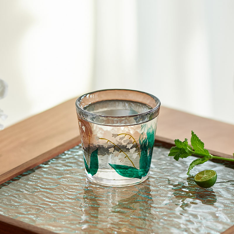 肆月铃兰花锤目纹玻璃白酒杯