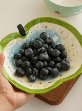 肆月盘子可爱陶瓷水果盘甜品盘家用2026新款菜盘碟子早餐盘高颜值