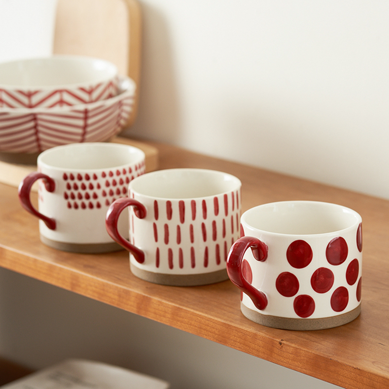 肆月日式红色喜庆马克杯