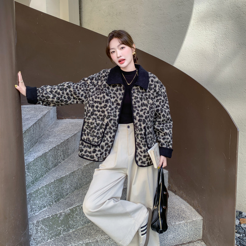 灯芯绒领子拼接豹纹皮毛一体羊羔毛外套女秋冬加厚爆款流行小个子，女装皮草，浙宝178