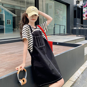 假两件黑色t恤条纹拼接背带卫衣裙女夏新款设计感减龄甜美连衣裙图片