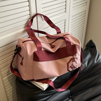 Розовый водонепроницаемый чемодан с разделителями