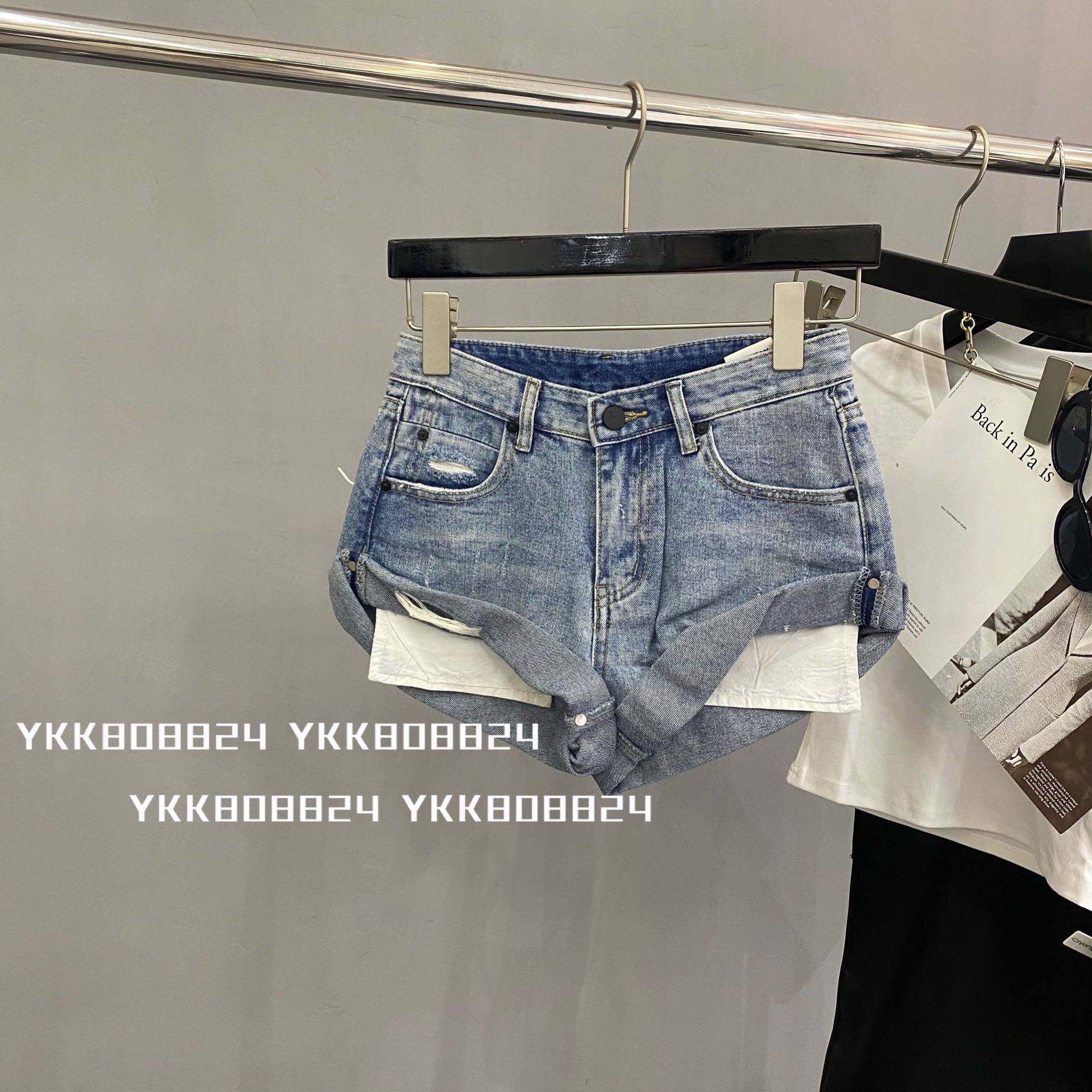 YINKEKEE2024新款韩版时尚大方简约翻边设计破洞牛仔短裤女