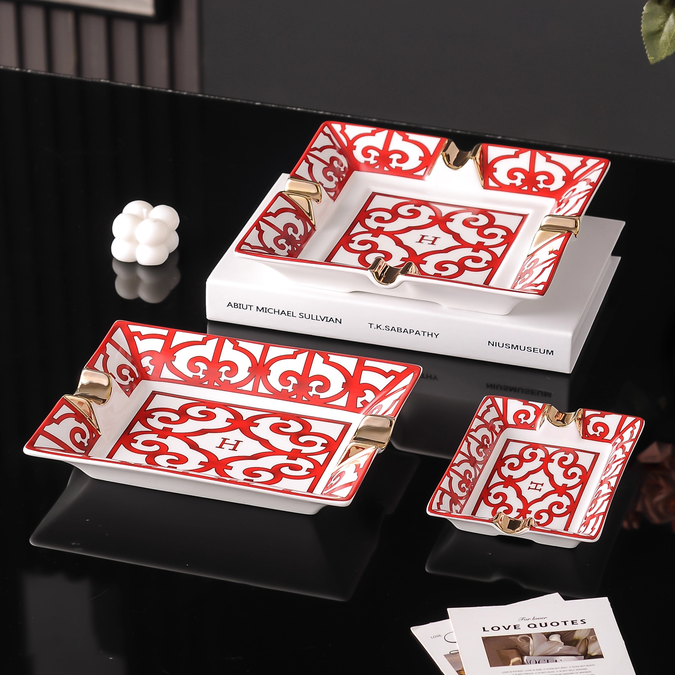 欧式中国红陶瓷烟灰缸桌面收纳摆件父亲男友礼品婚庆搬迁新房摆件