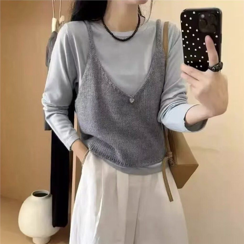 圆领纯色打底小衫马甲叠穿两件套