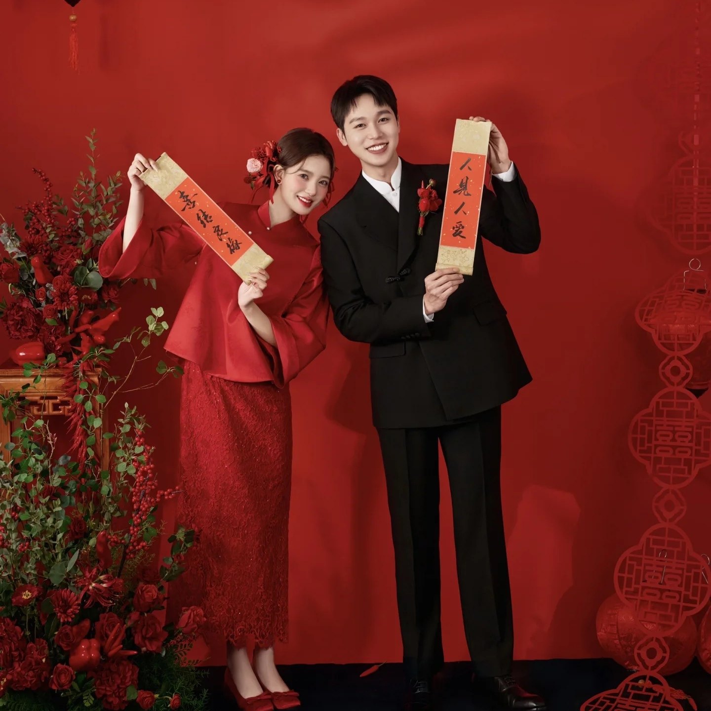 新中式婚纱照道具龙凤呈祥背景插花新娘手环花手持小对联手捧花