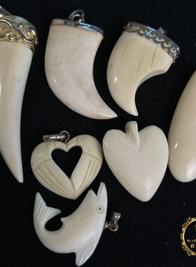 日本古董有机白色网纹温润凝脂雕刻海豚桃心vintage项链吊坠Z11