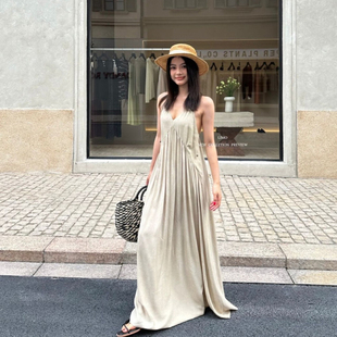 LIMO 2025夏季新款 海岛度假气质长裙宽松显瘦露背V领吊带连衣裙