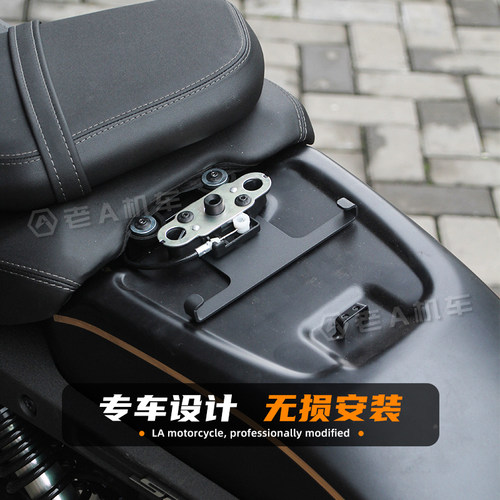 适用奔达金吉拉350/450/500改装摩托车头盔锁防盗固定挂钩支架