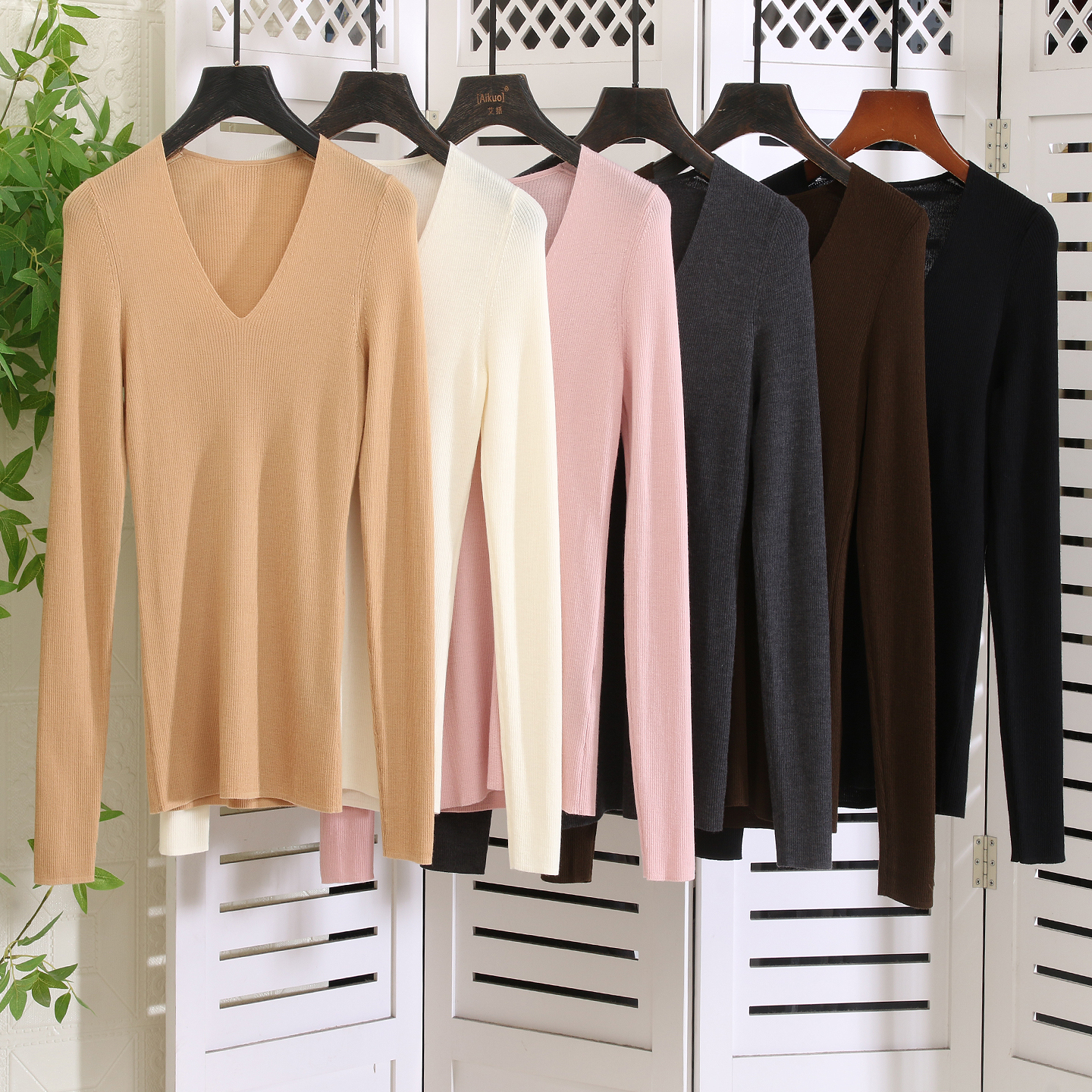 尾精细羊毛V领显瘦保暖针织上衣