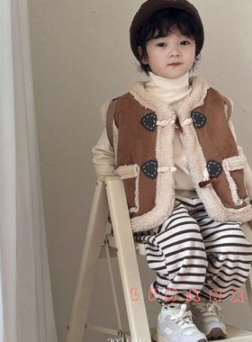 男女童麂皮一体羊羔毛马甲25年冬新宝宝百搭保暖牛角扣马甲82468