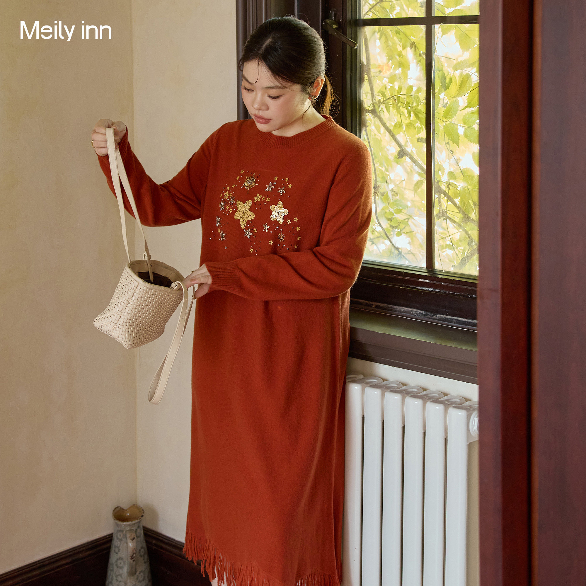 美丽客栈2025秋新款大码针织连衣裙梨形300大码女装秋冬季连衣裙