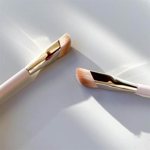 原Rare Beauty By Selena赛琳娜指腹遮瑕刷 大号遮盖黑眼圈鼻唇沟