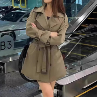 军绿色短款风衣女2025春秋新款英伦风双排扣小个子短款风衣外套