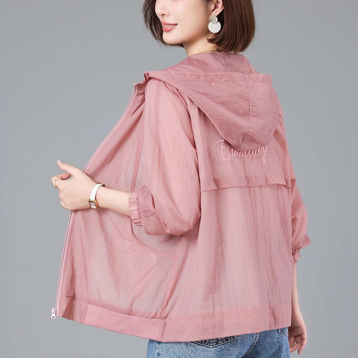 短款防晒衣女2026夏季新款宽松大码显瘦中年妈妈时尚轻薄防晒外套