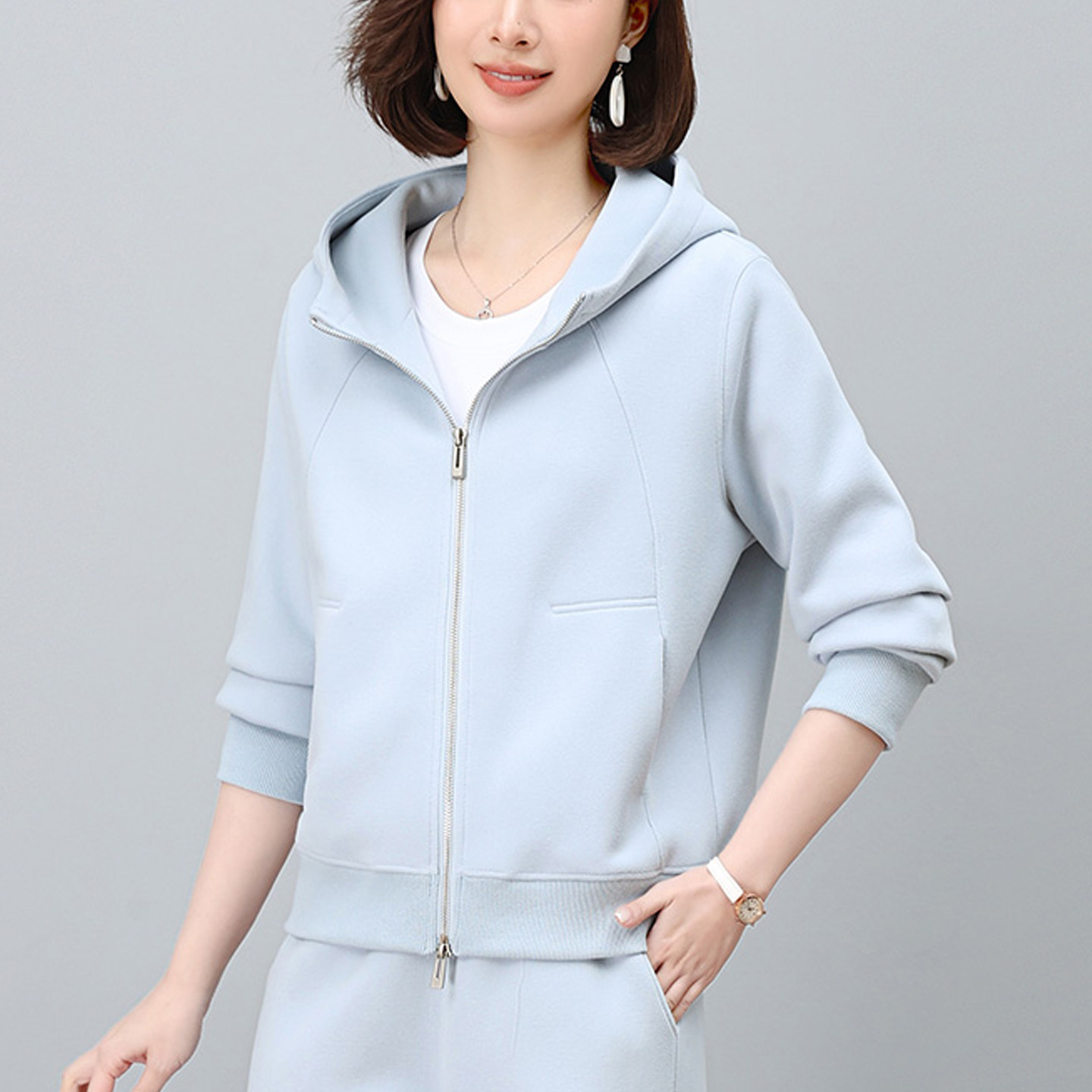 中年妈妈开衫卫衣短外套女2026春秋新款宽松显瘦洋气减龄夹克上衣