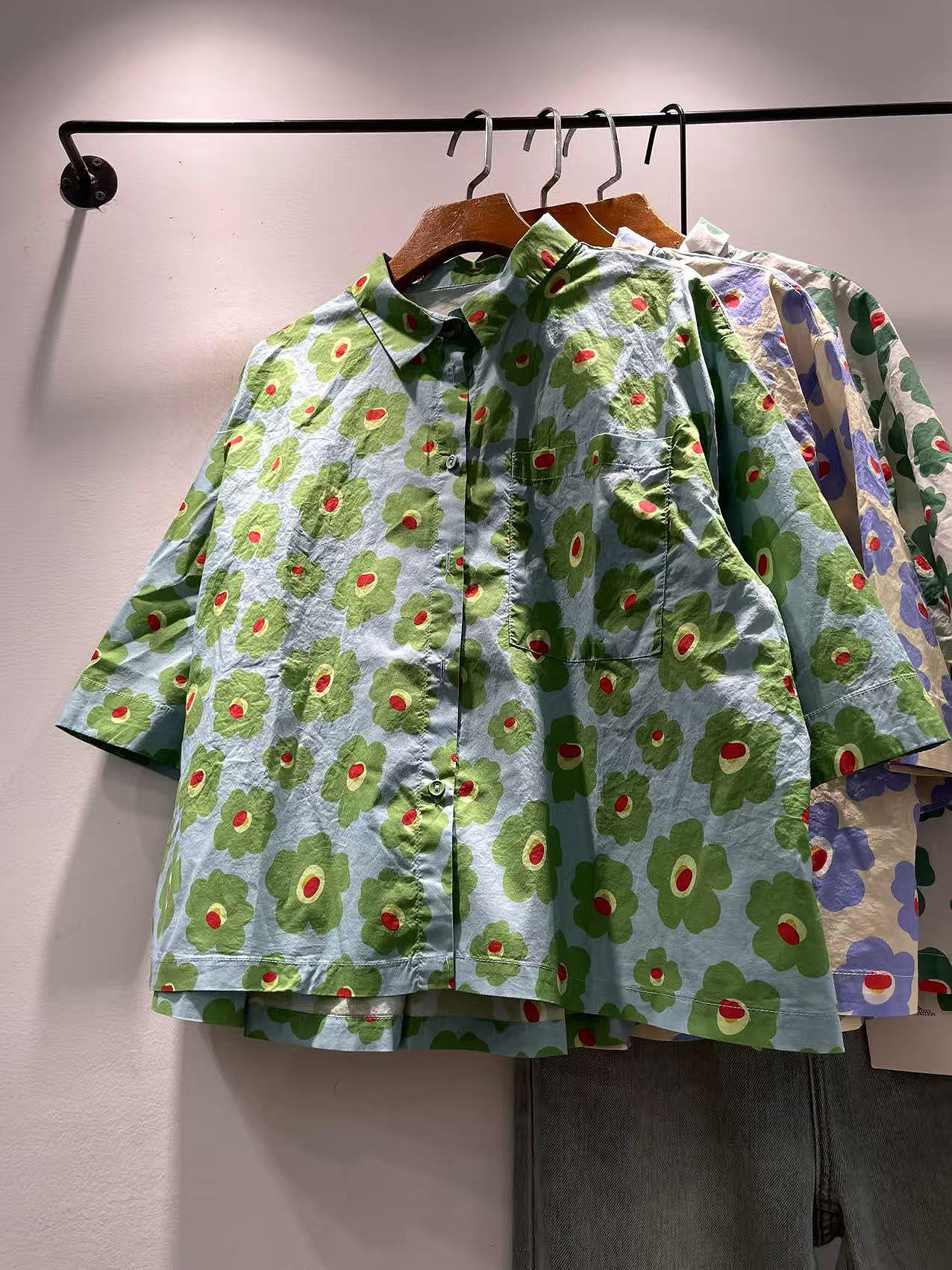 thumbnail for 2025夏季女装新款韩版花朵印花翻领纯棉五分袖衬衫女衬衣