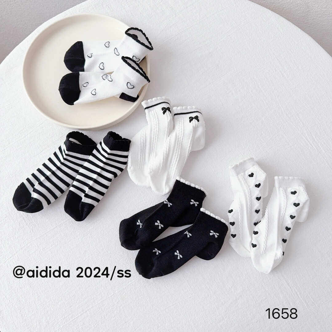 爱嘀嗒女儿童袜子2025春夏网眼薄棉5双装 黑白小爱心公主花边短袜