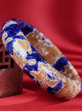 珠宝直播天然晶体南非宽版蓝纹玉方钠石鸡油黄圆条手镯小众