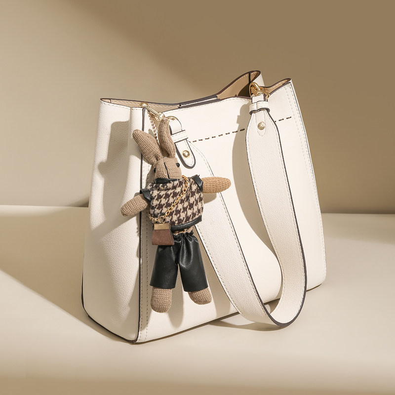 夏季水桶包包2022新款2021单肩斜挎包女大容量大包通勤包腋下女包