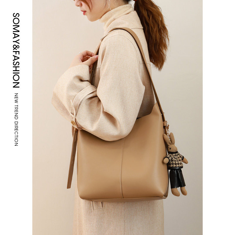 通勤腋下包包2021新款秋冬水桶包百搭大容量大包单肩斜挎包夏女包