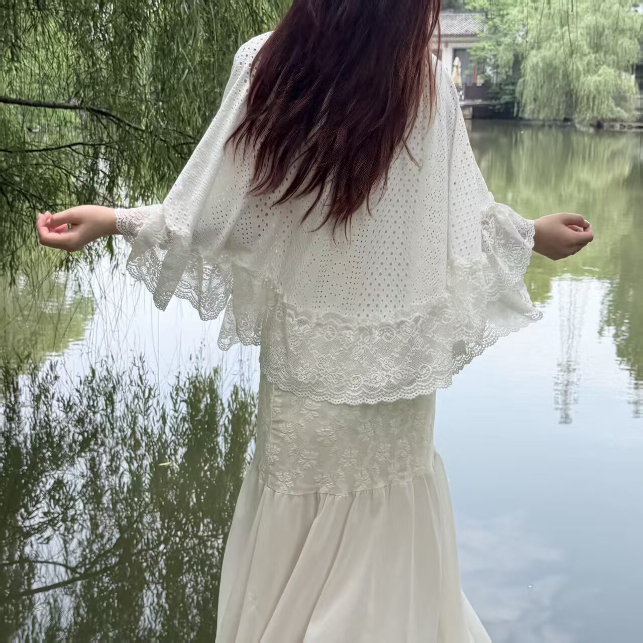 白色蕾丝镂空防晒薄款披肩开衫