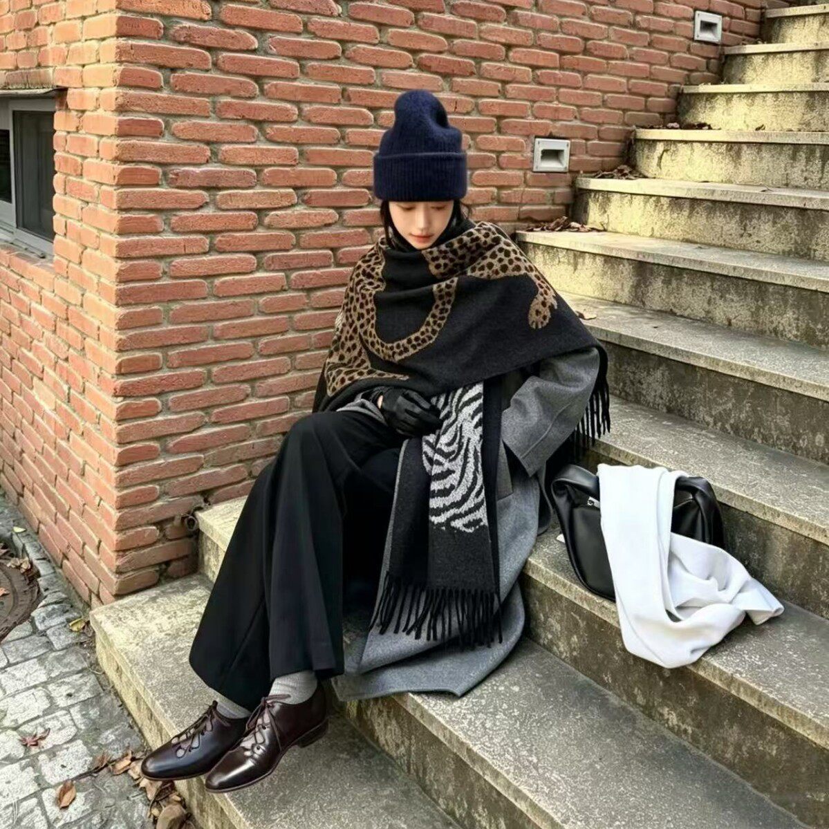 欧洲站轻奢黑色流苏金钱豹双面披肩女加厚保暖仿羊绒围巾秋冬外搭