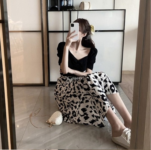 2022 new net red slim celebrity professional fried Street floral skirt suit women's summer foreign style age reduction two-piece set