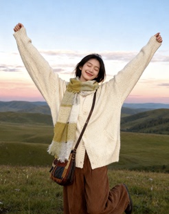 小众设计款法式镂空复古黄色粉色格子纯羊毛围巾东韩国保暖文艺女