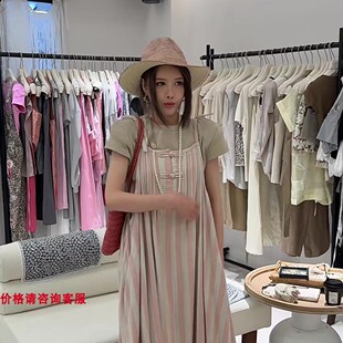 欧洲站2026春款欧货韩货时尚潮牌休闲复古盘扣粉条纹吊带连衣裙