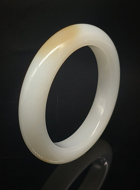 和田玉糖羊脂白玉手镯  内径56mm  重量67.661克 24043000226