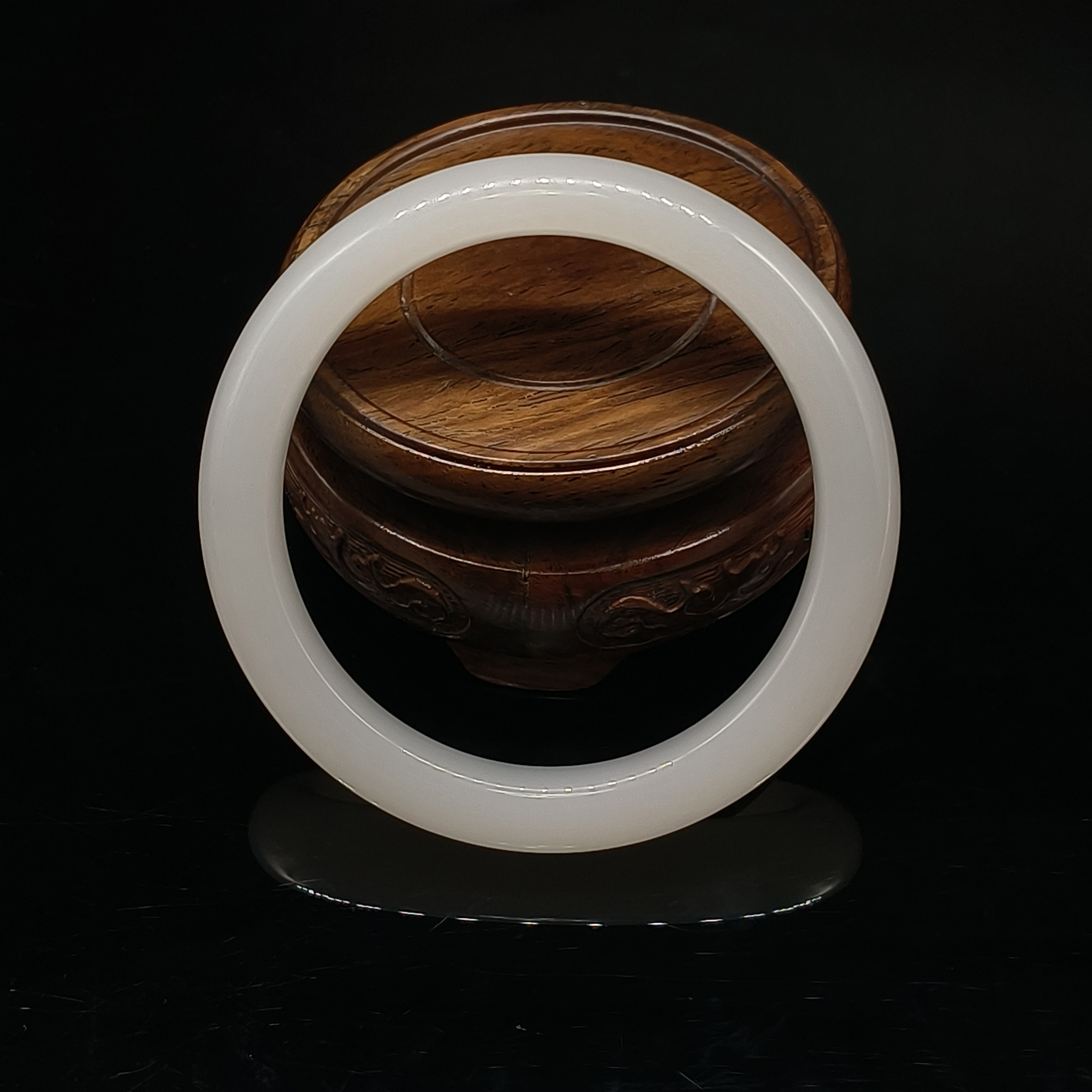 和田玉羊脂白玉手镯    内径59mm    重量55.137克   24090400084