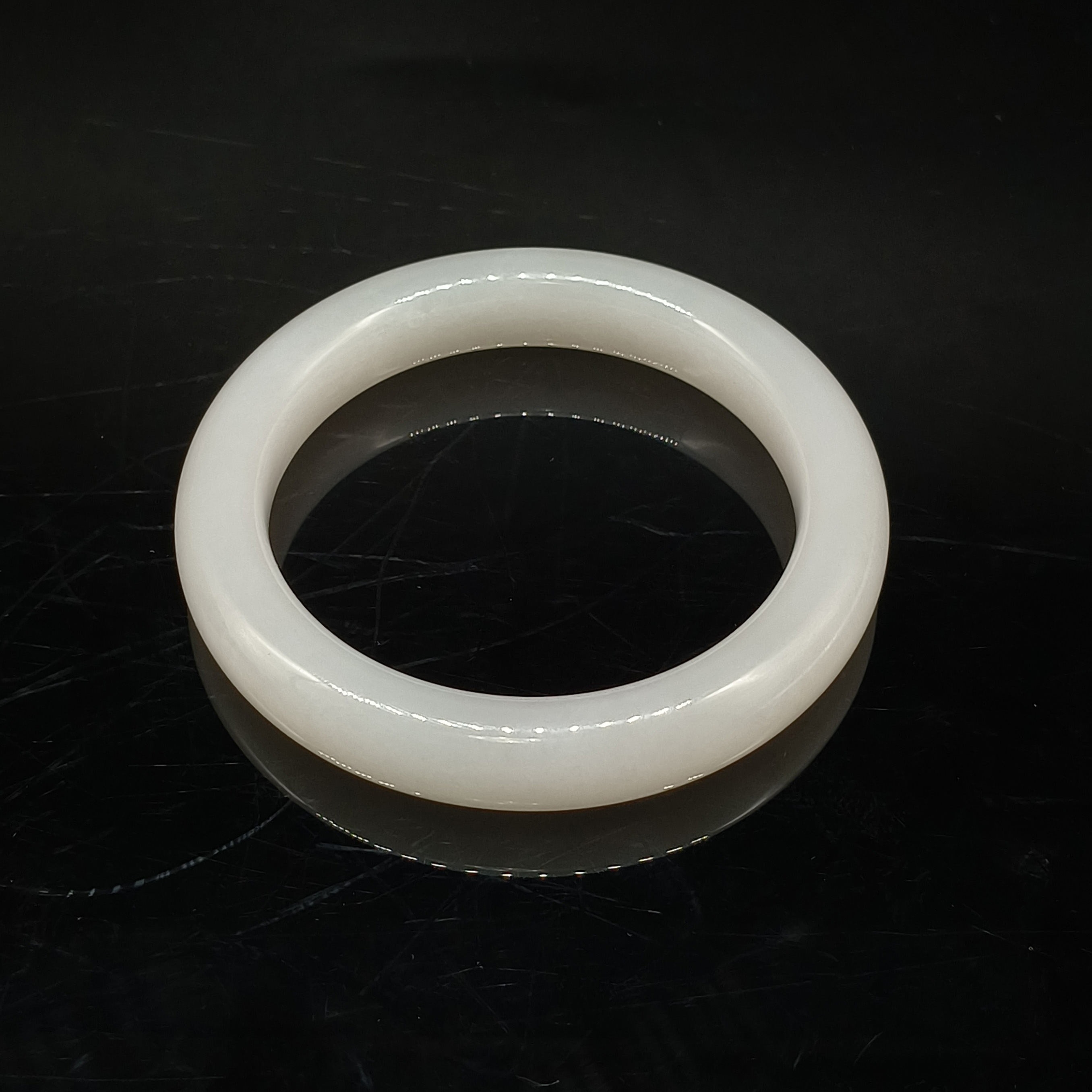 和田玉羊脂白玉手镯   内径58mm   重量61.954克 24121300096