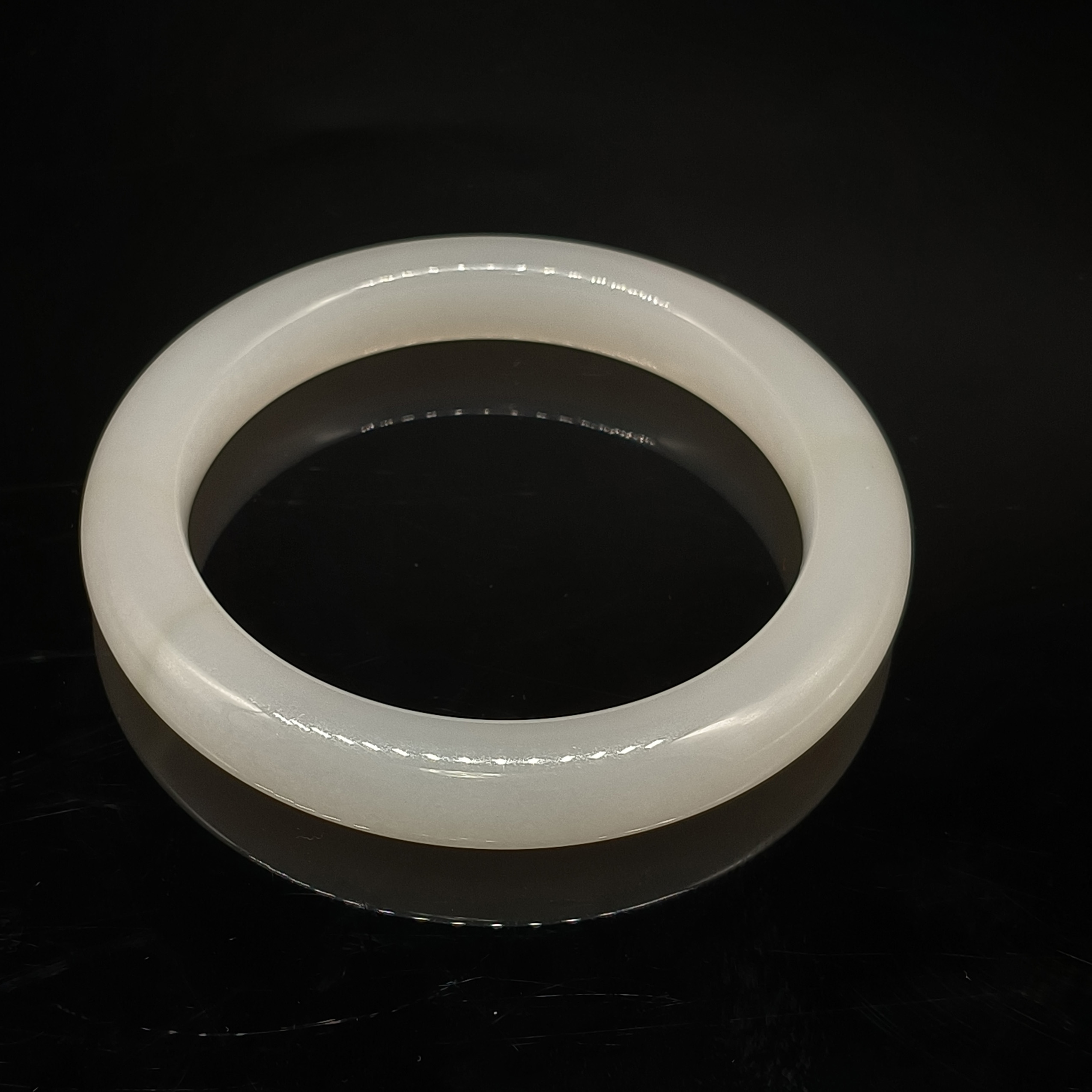 和田玉羊脂白玉手镯    内径59mm   重量56.157克   24090400145