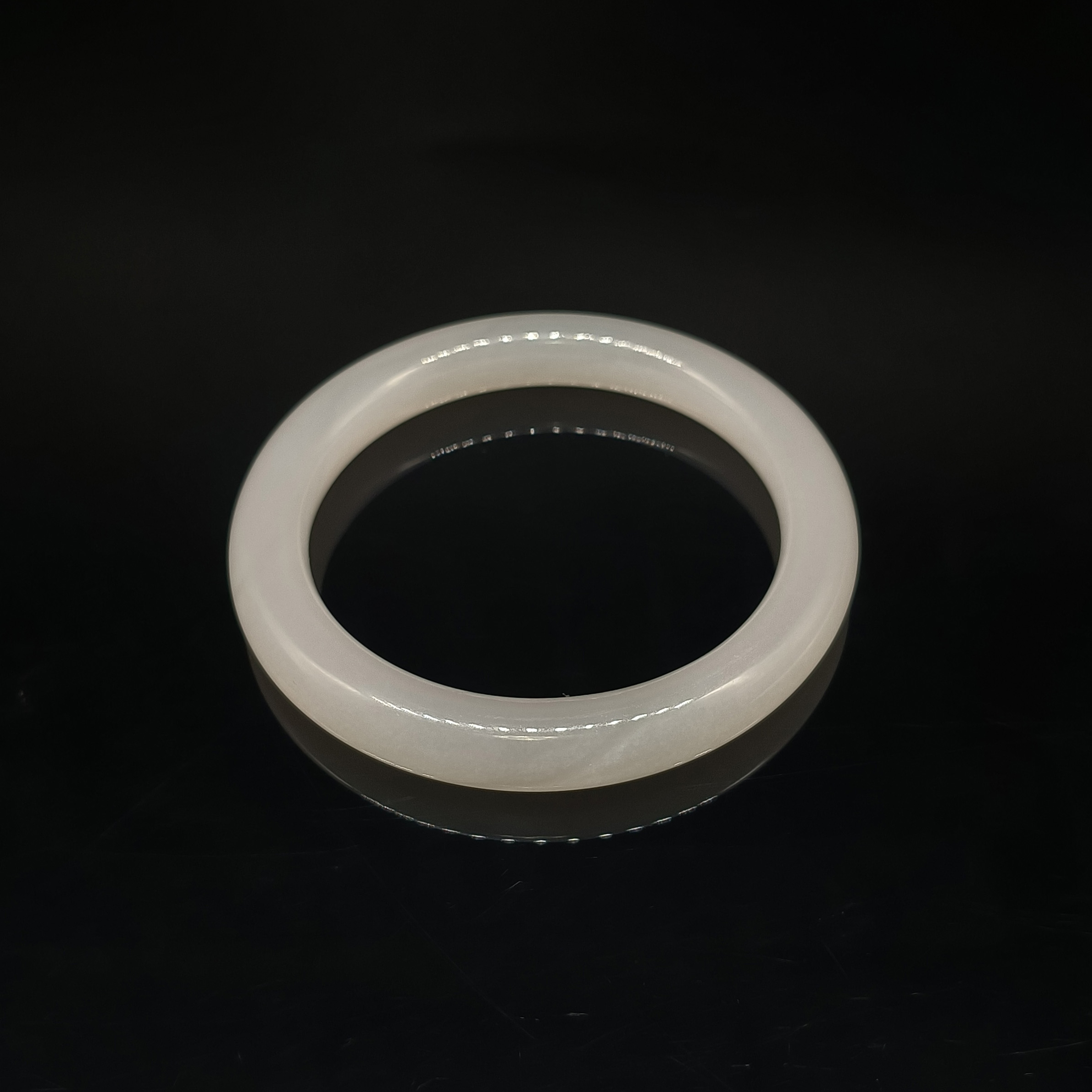 和田玉羊脂白玉手镯   重量36.527克   内径54mm 24090400137