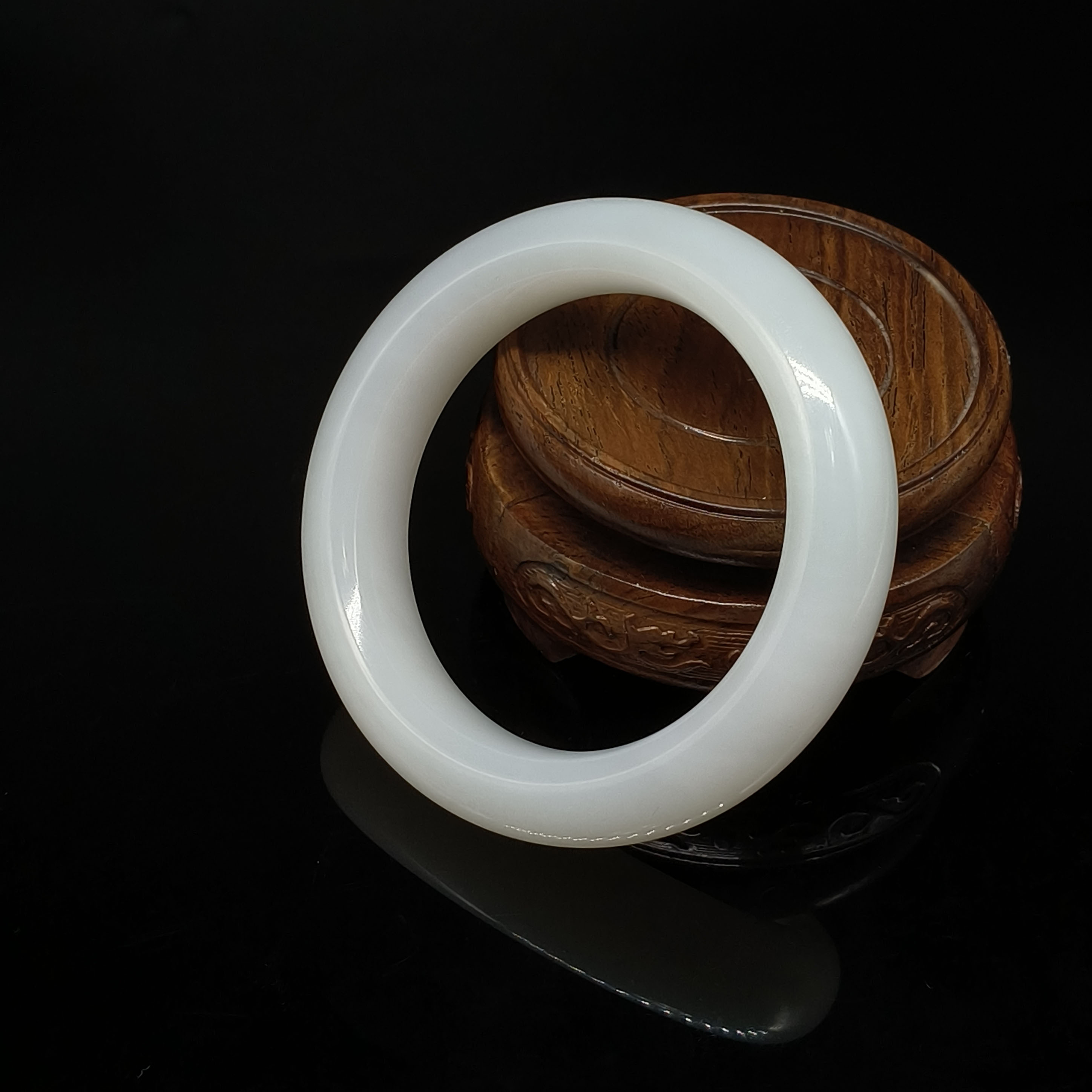 和田玉羊脂白玉手镯 （精品）  内径56mm  87.457克 24042900176